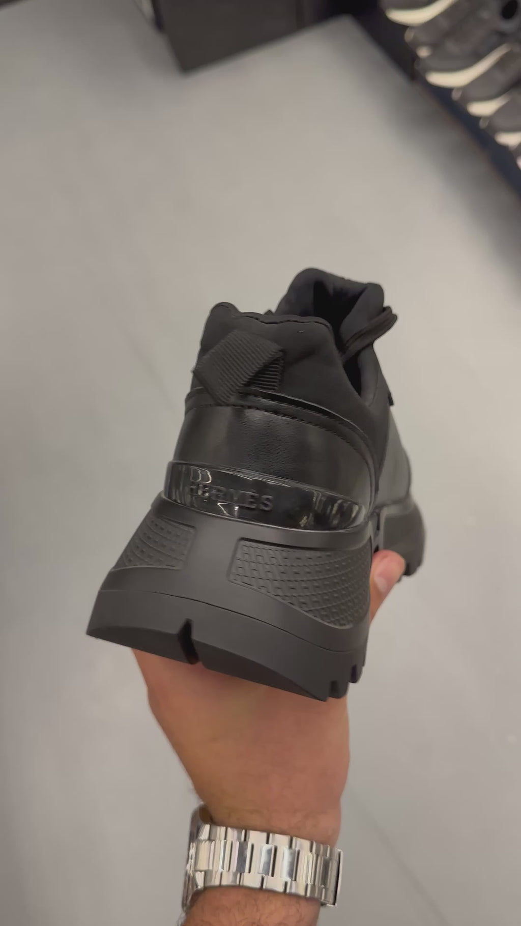 Hermès Noir Sneaker
