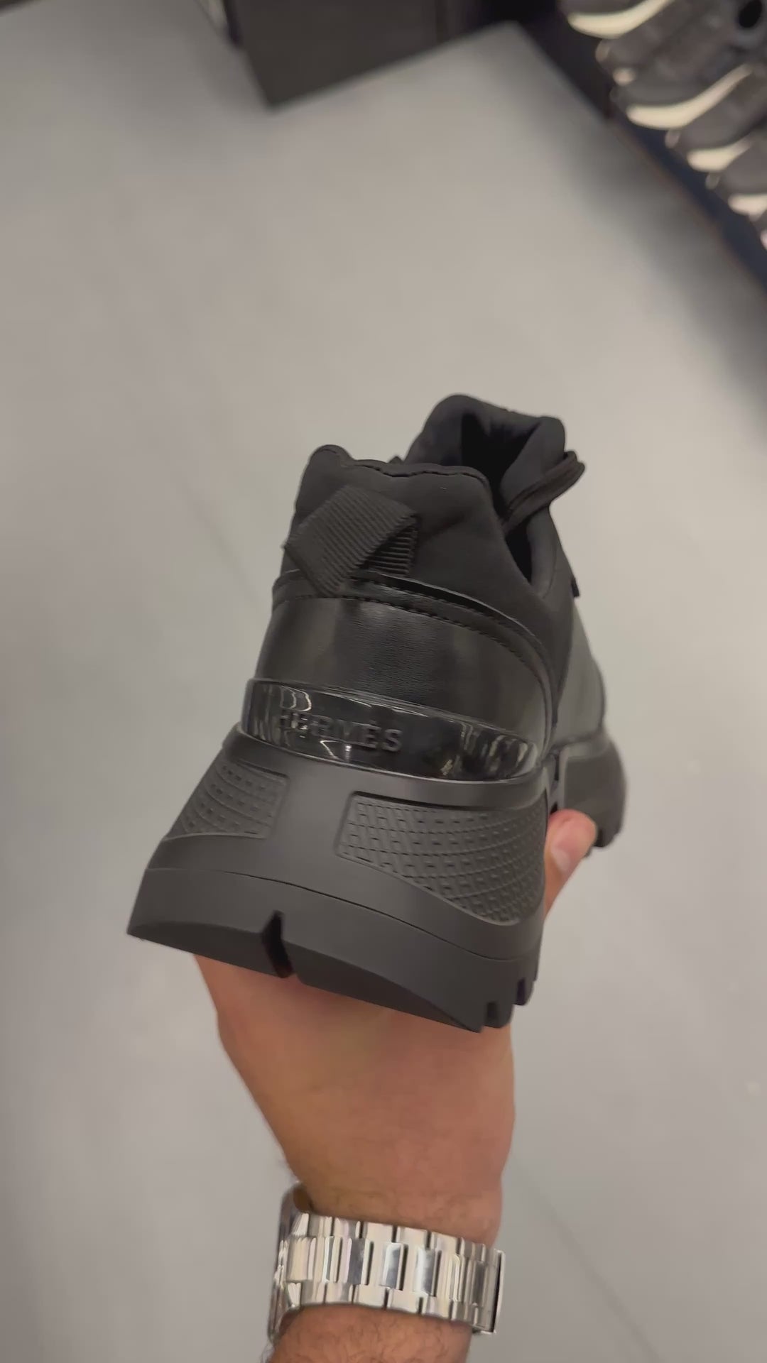 Hermès Noir Sneaker